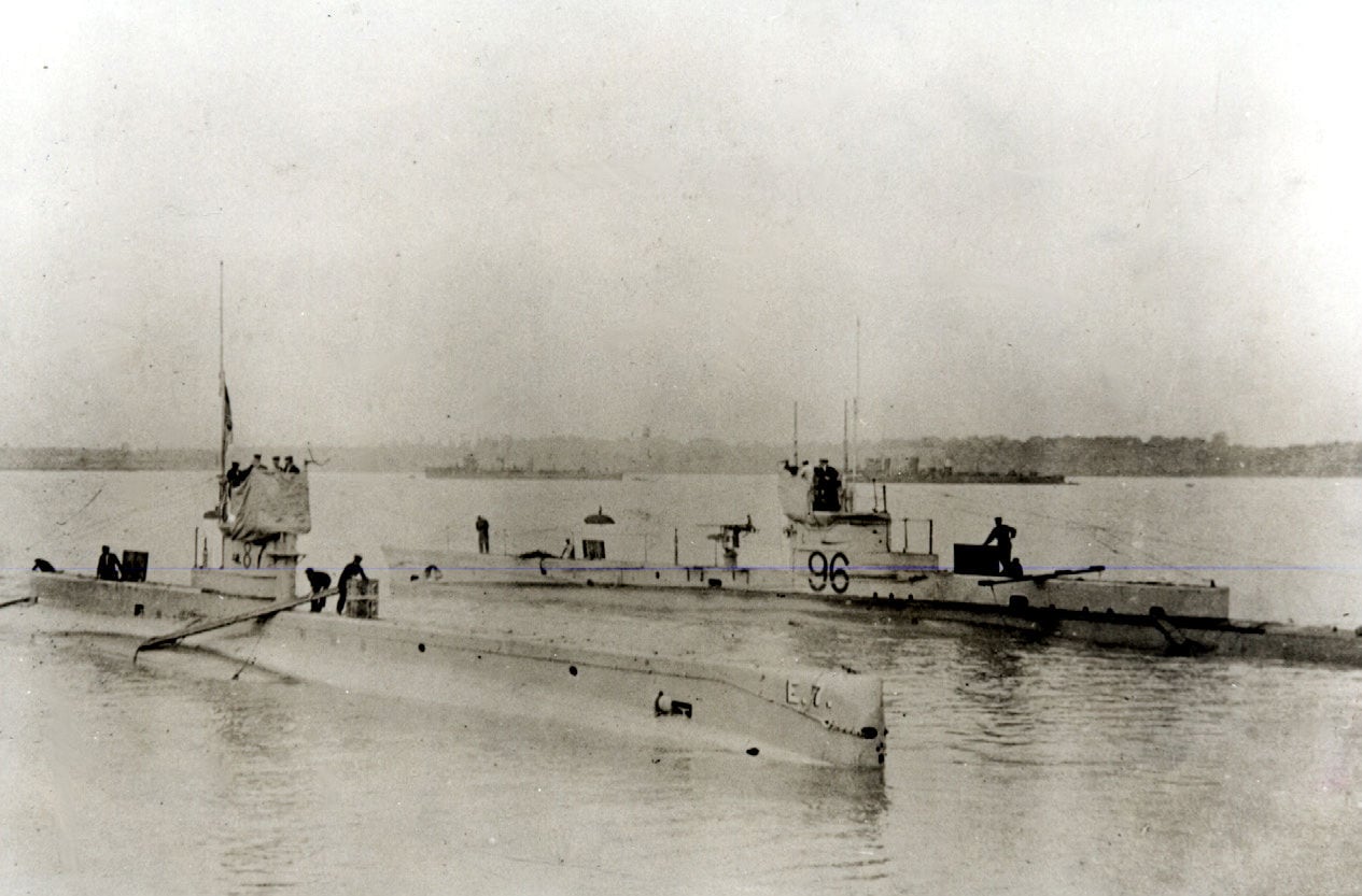 E16